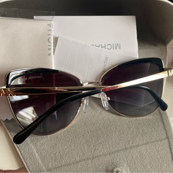 Michael Kors San Leone Sunglasses with case, card and lens cloth. Never used - Picture 4 of 7